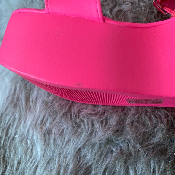 Berness sz 7 high platform sandals - Picture 6 of 7